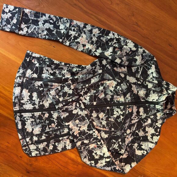 Lululemon Define Jacket - Picture 5 of 5